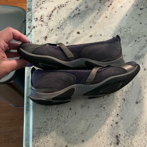 Privo Women's Flats in Charcoal and Black - Picture 4 of 6